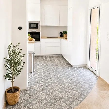 Villa Contemporary With Southern Charm And Pool Sainte-Maxime