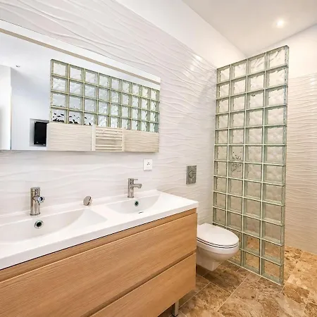 Contemporary With Southern Charm And Pool * Sainte-Maxime